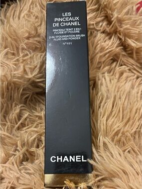 CHANEL Les Pinceaux 2-in-1 Foundation Brush N°101 - Black & Gold